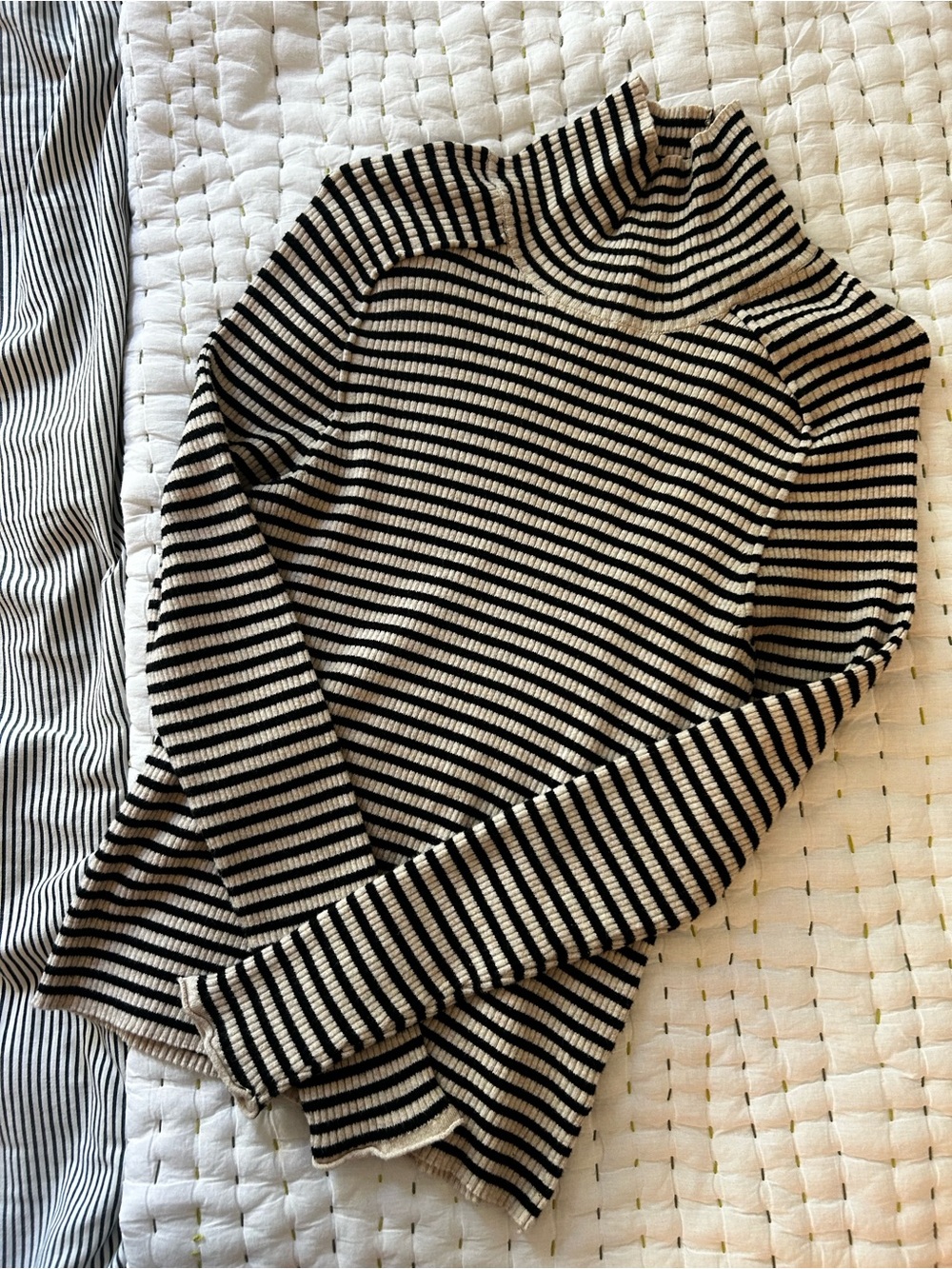 Universal Thread Black & Cream Striped Turtleneck Sweater